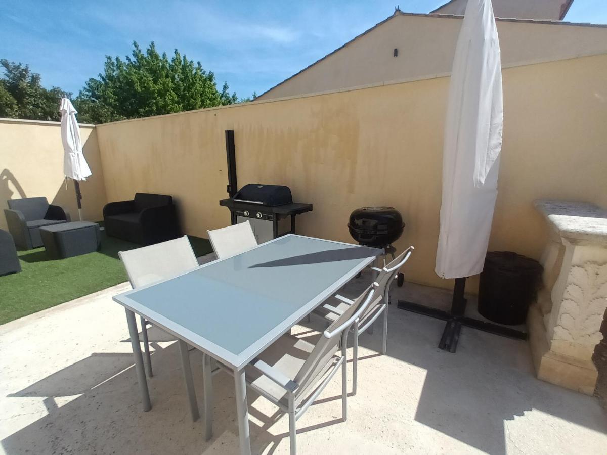 Le Jardin Des Tourterelles Villa Robion en Luberon Luaran gambar